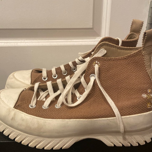 Converse - Picture 1 of 3